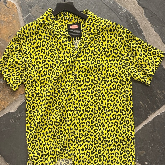 Petals & Peacocks neon leopard print shirt sz S - Picture 8 of 8